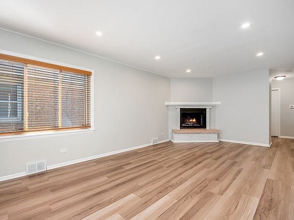 2nd image of 3606 Sarah St