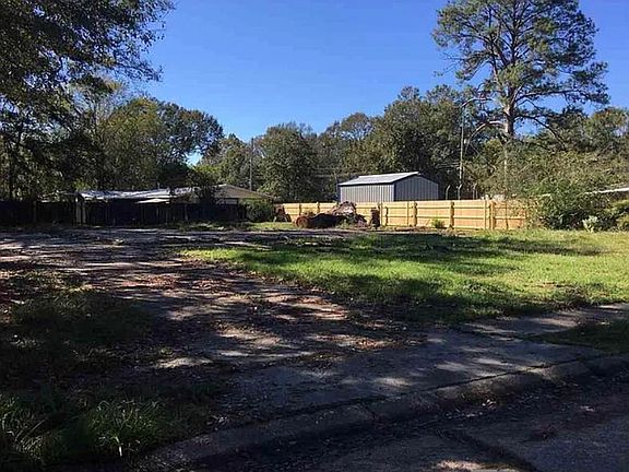 2nd image of 652 Carol Sue St