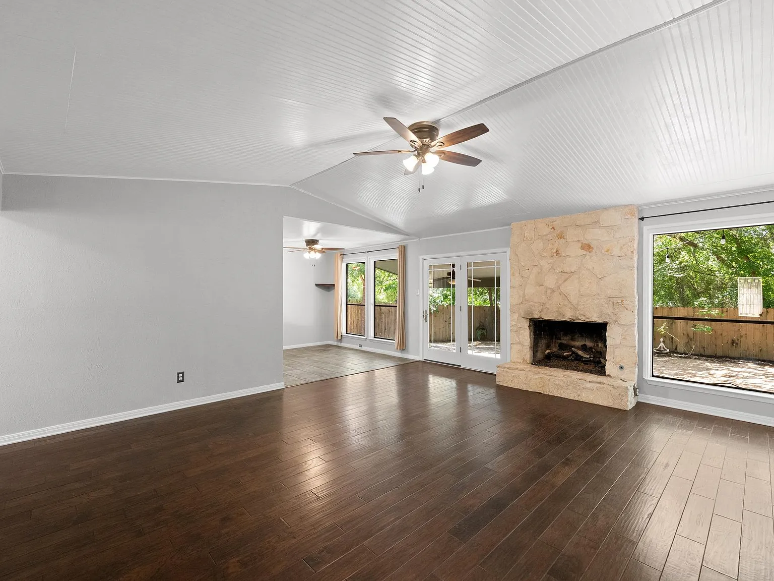 3 bed, 2.0 bath, 1464 sqft, $4,300 — Photo 4