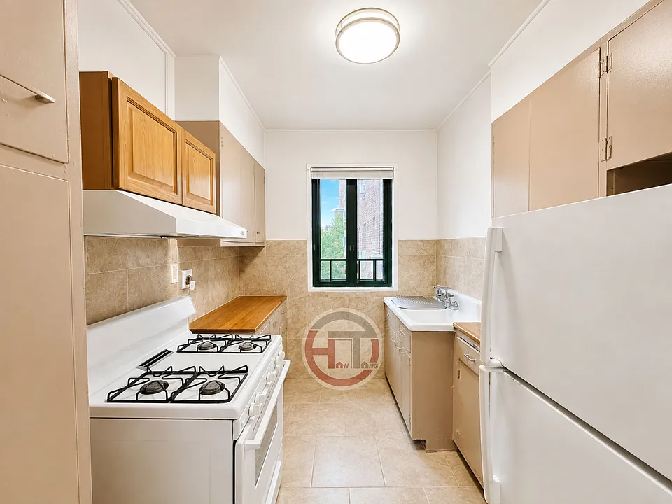 1569 Metropolitan Ave #6I