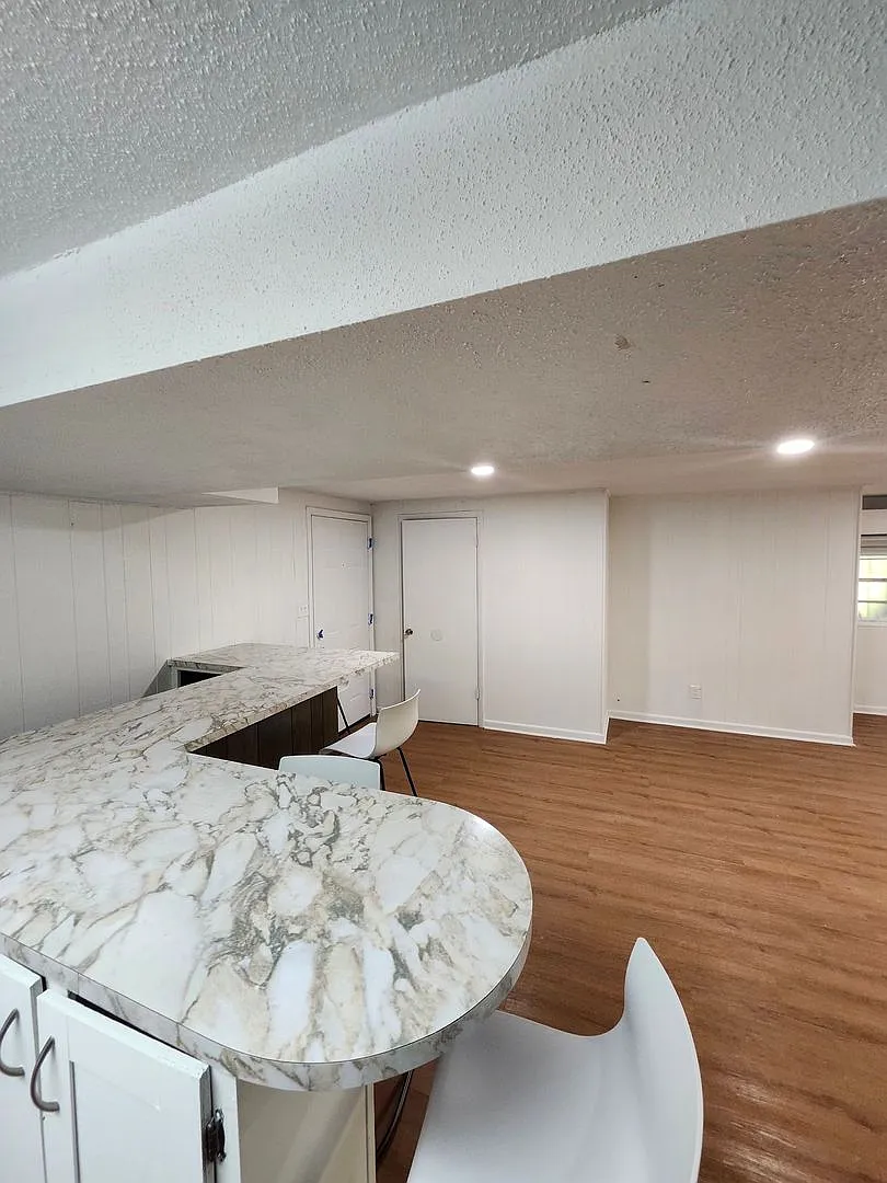 The House Boat Garage Apartment — Photo 1