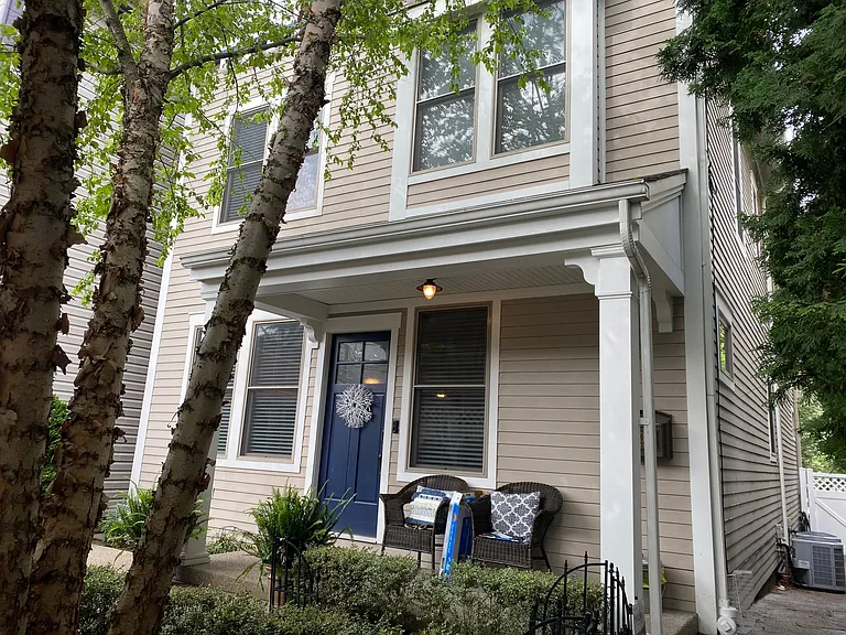 706 Ivy St #2 — Photo 1