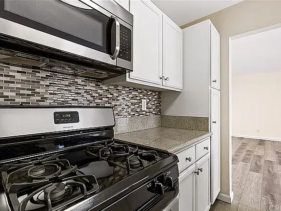 1 bed, 930 sqft, $2,200 — Photo 4