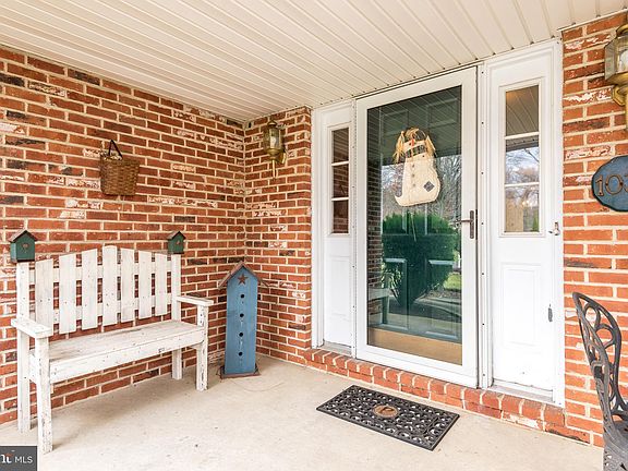 2nd image of 1037 Cove Dr