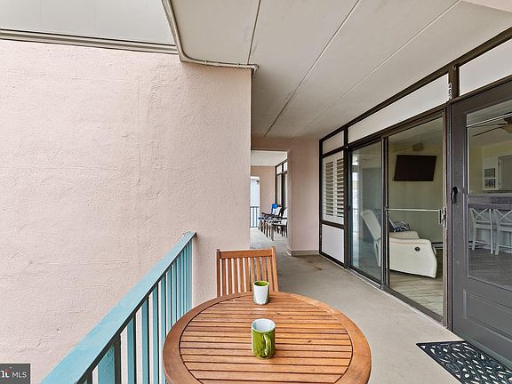 4th image of 13 44th St Unit 402