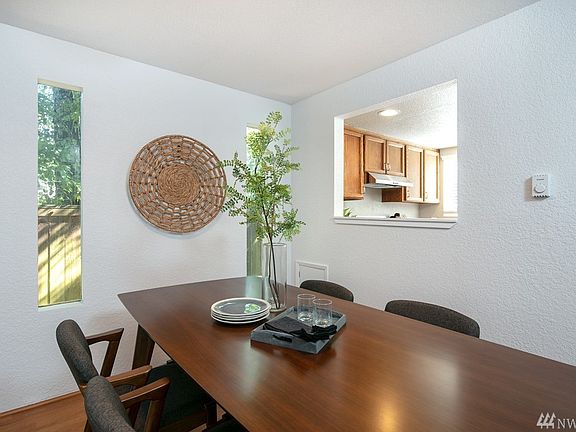 5th image of 1414 NE 151st St APT 301
