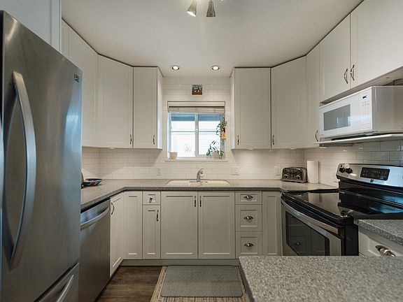 4th image of 689 Park Rd #45