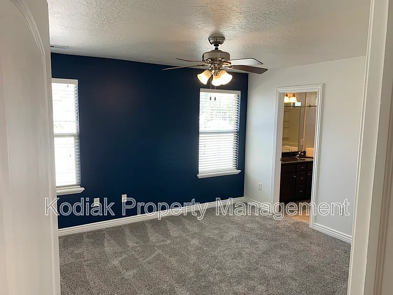 312 N Greenwich Dr — Photo 6