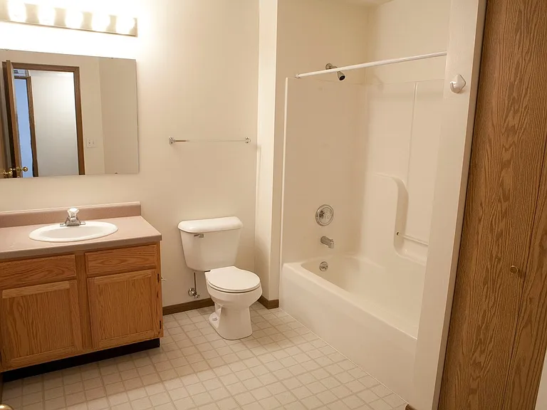 Hollow Creek IV Apartments — Photo 22