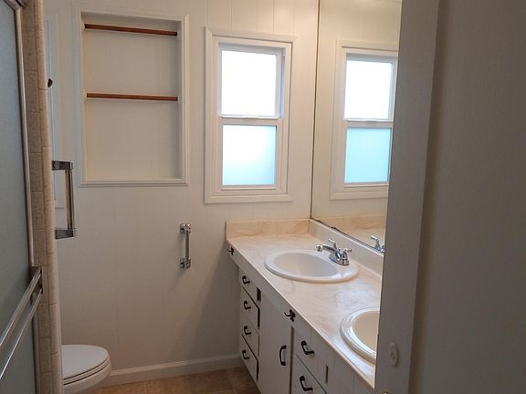 3rd image of 617 N Olive Ave