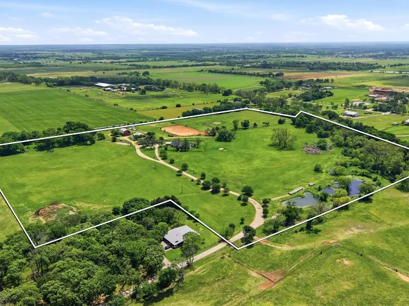1100 Debbie Ln, Pilot Point, TX 76258