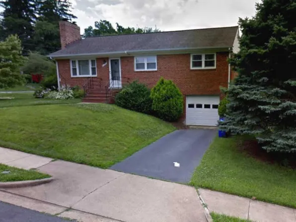 5526 34th St N, Arlington, VA 22207