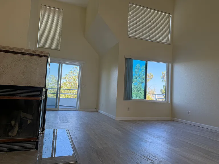 27783 Zircon — Photo 4