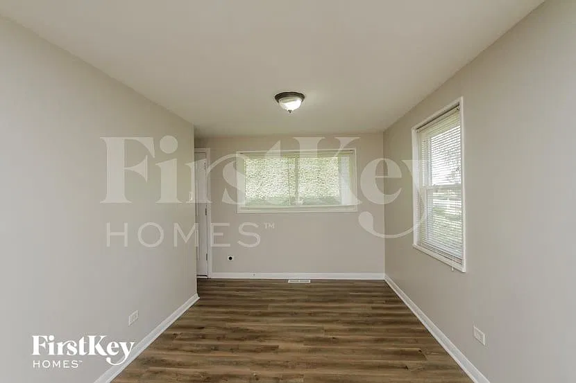 5 bed, 2.0 bath, 1539 sqft, $2,975 — Photo 4