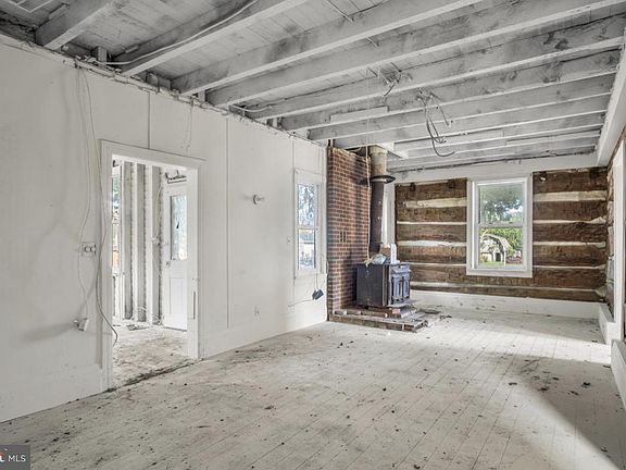 4th image of 10390 Raccoon Valley Rd