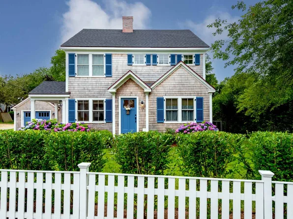 106 Peases Point Way S, Edgartown, MA 02539
