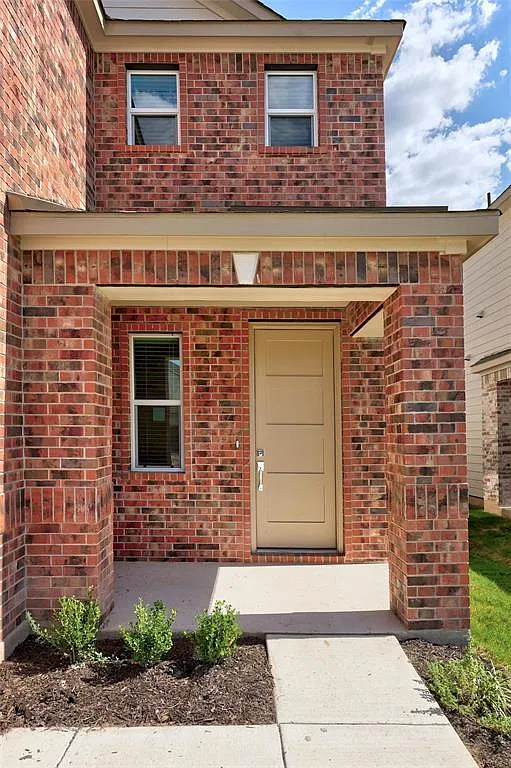 4 bed, 2.5 bath, 2527 sqft, $2,500 — Photo 3
