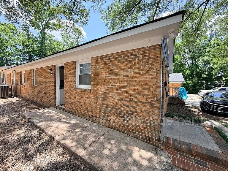 2418 Owen St #A — Photo 2