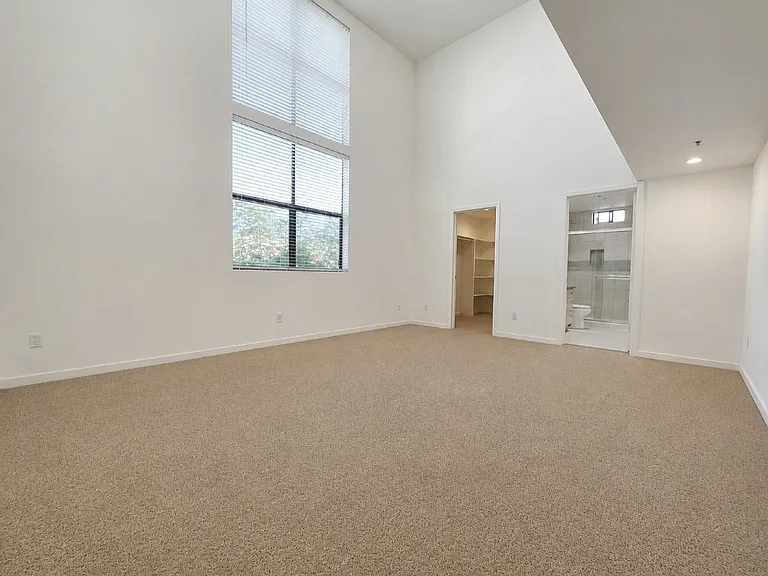 1226 23rd St #9 — Photo 16