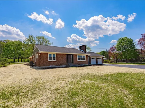 6291 Chestnut St, Zionsville, PA 18092