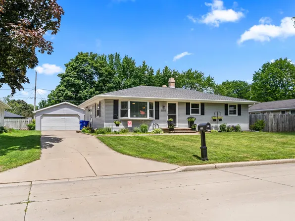 1118 E Park Hills Dr, Appleton, WI 54915