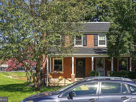 3rd image of 1029 E Orange St
