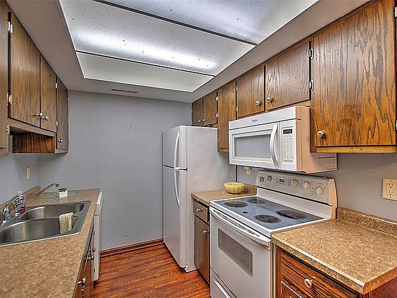 5th image of 464 Woodside Trl #A-2