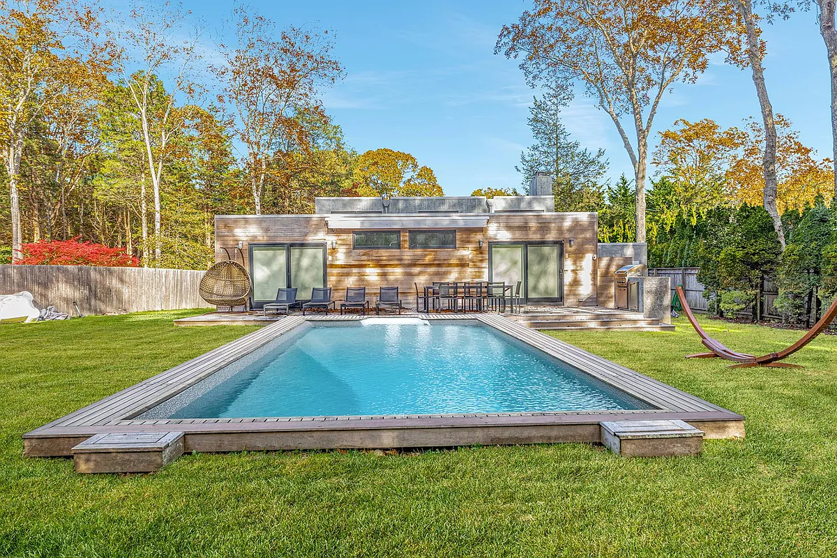Building Photo - 8 Windward