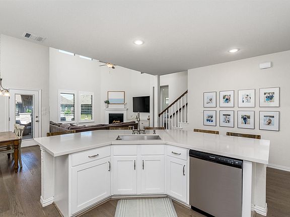 3rd image of 3008 Tea Olive Dr