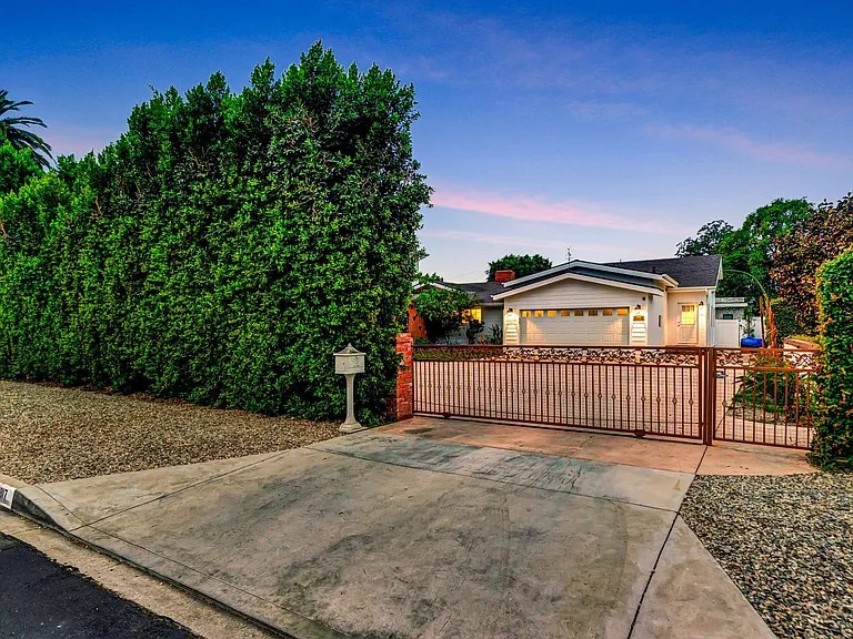 5817 Ranchito Ave — Photo 125