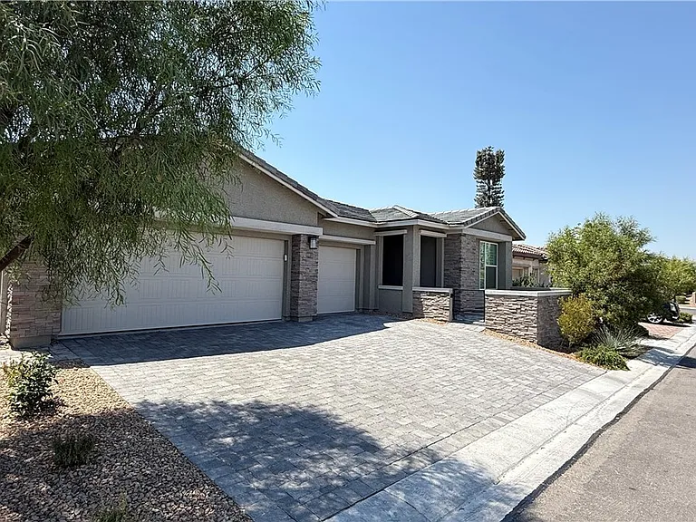 7491 Bonnie Piper St — Photo 2