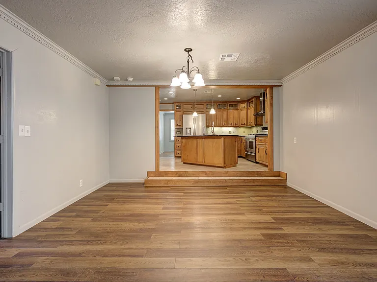 910 Garver St — Photo 16