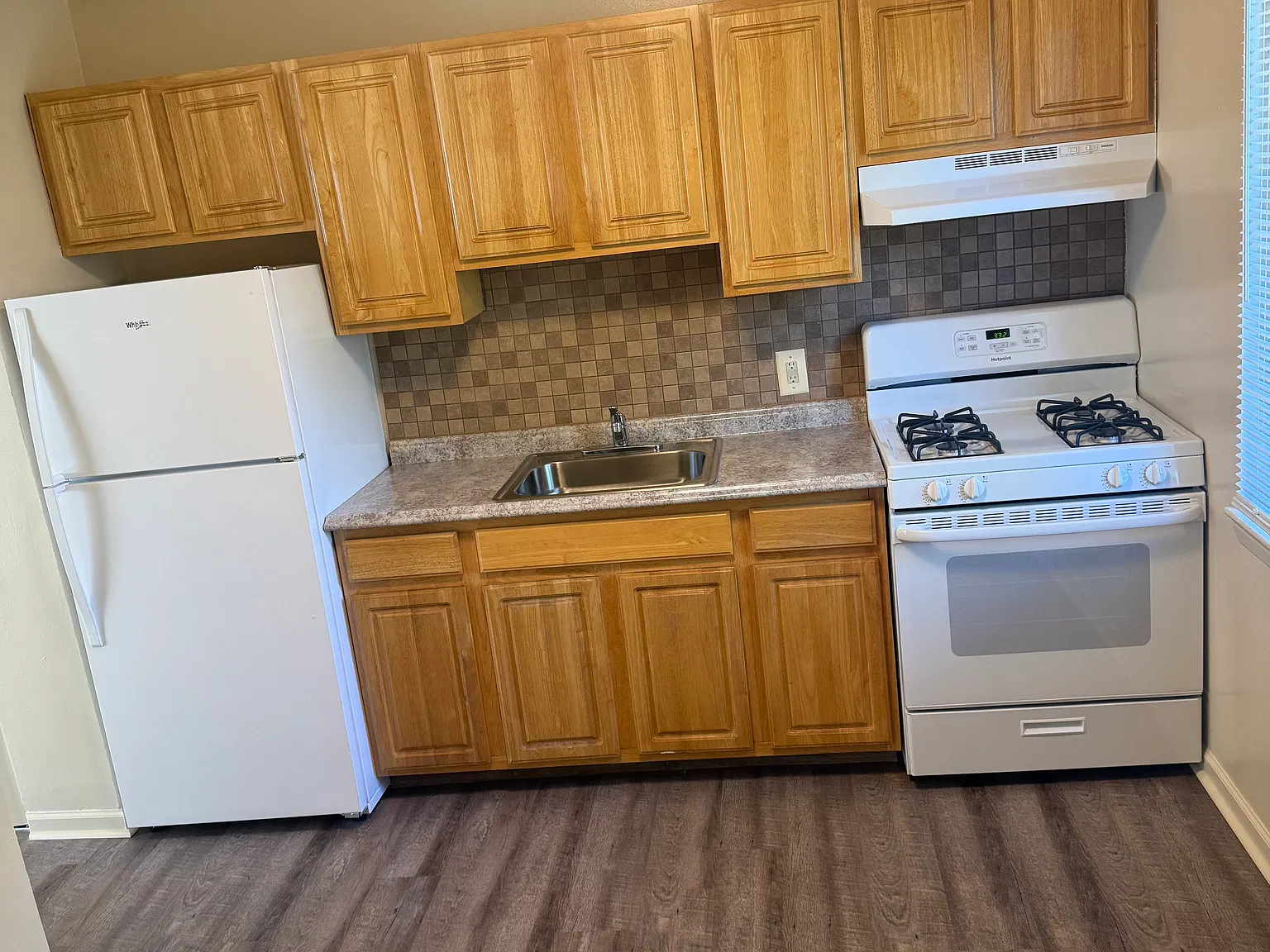 3 bed, 850 sqft, $1,549 — Photo 1