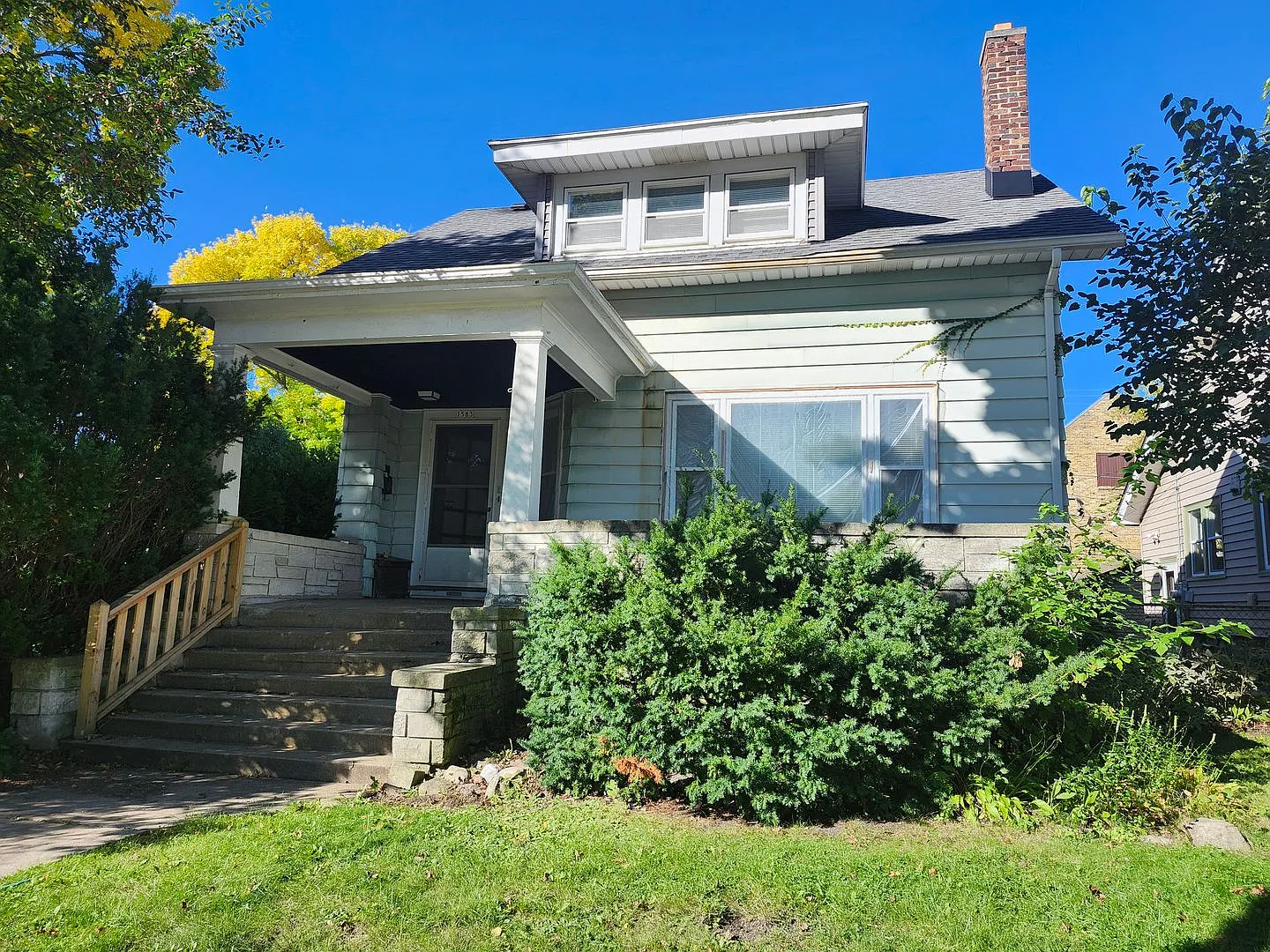 Spacious 4-Bedroom Pet-Friendly Home with 1.5 Baths & Internet $2,275/Month Total — Photo 1