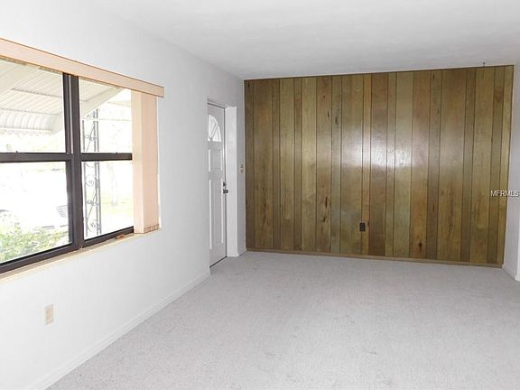 4th image of 902 Hill Dr E