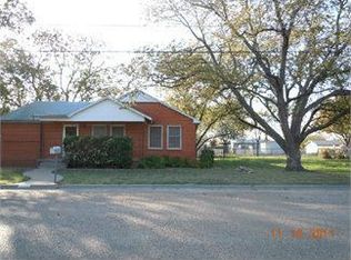 511 S Magnolia St, Winters, TX 79567