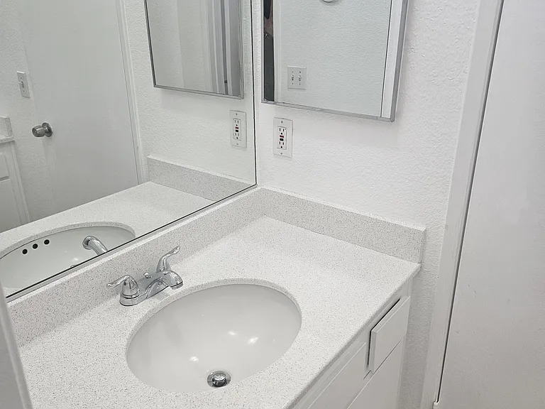 14616 Eastwood Ave #7 — Photo 7