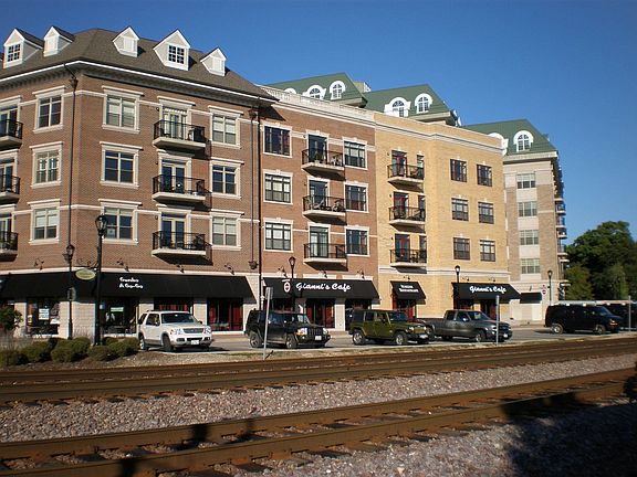 24 W Station Street
