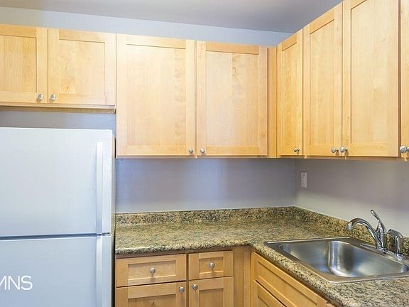 4th image of 244 E 75th St APT 4B