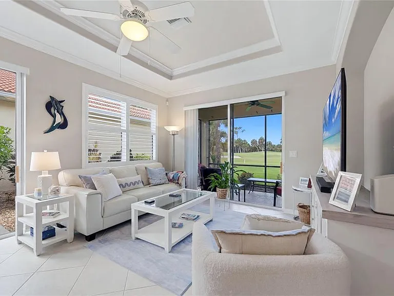 490 Montelluna Dr — Photo 3