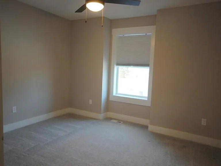 1218 S Linn St — Photo 19