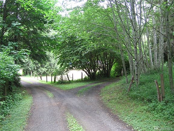 3rd image of 170 NE Courtney Creek Ln