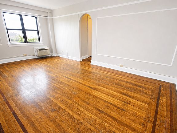 Hardwood 1-Bed (Unit 6A)