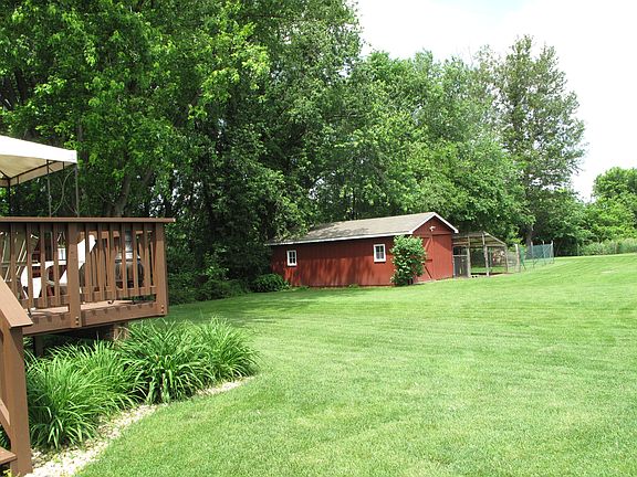 Utility Barn w/chicken coop