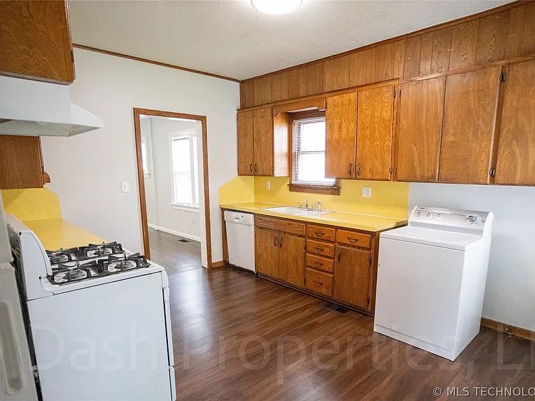 1119 S Florence Ave — Photo 18
