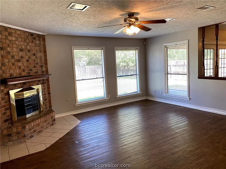3018 Adrienne Dr — Photo 4