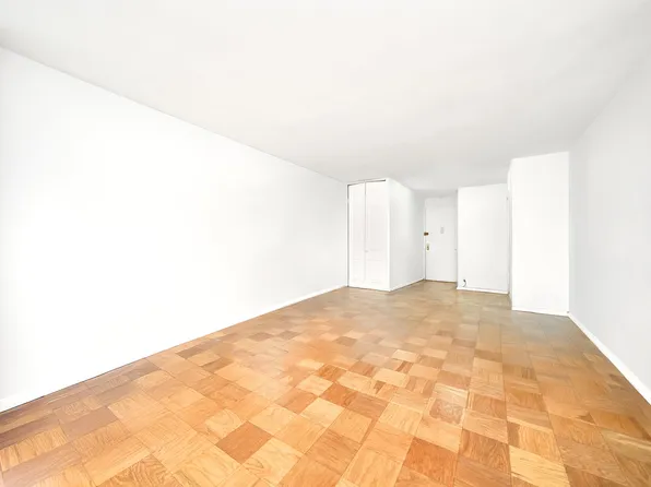 220 East 57th Street image 13 of 18