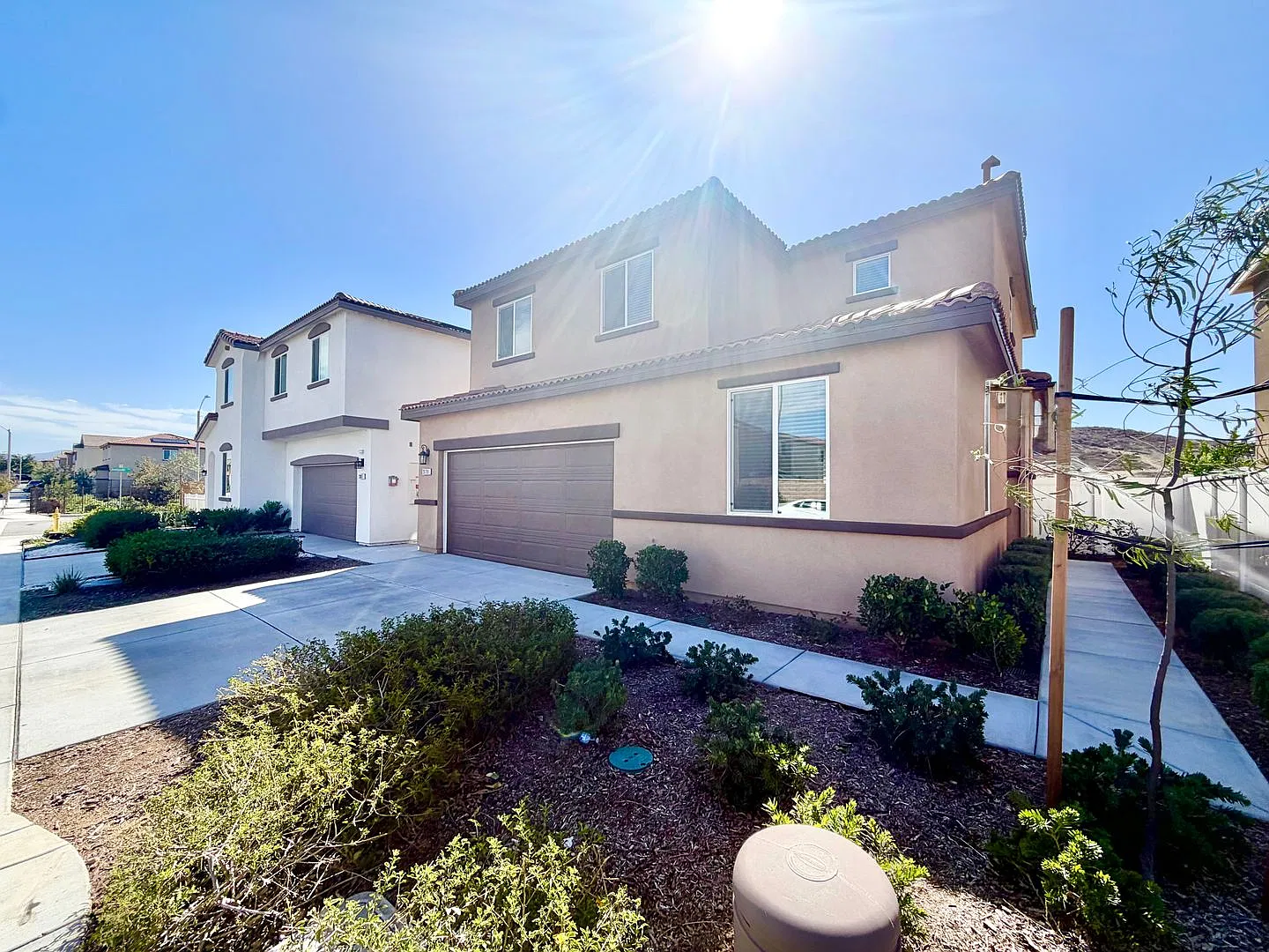 Modern 4 Bedroom 3 Bathroom Home with Solar! — Photo 3