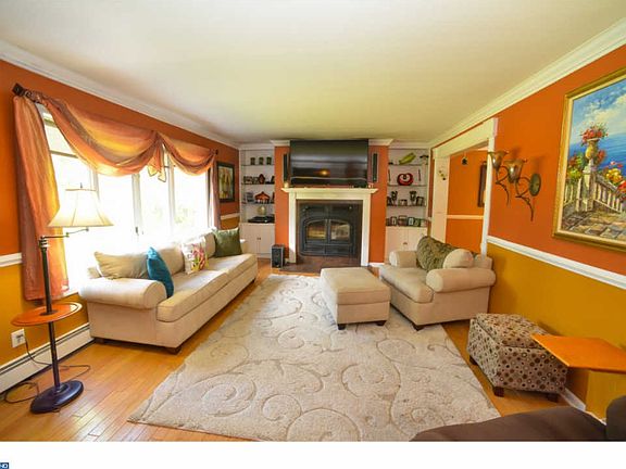 5th image of 714 E Washington Ave