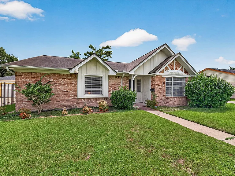 8831 Sandstone St — Photo 3